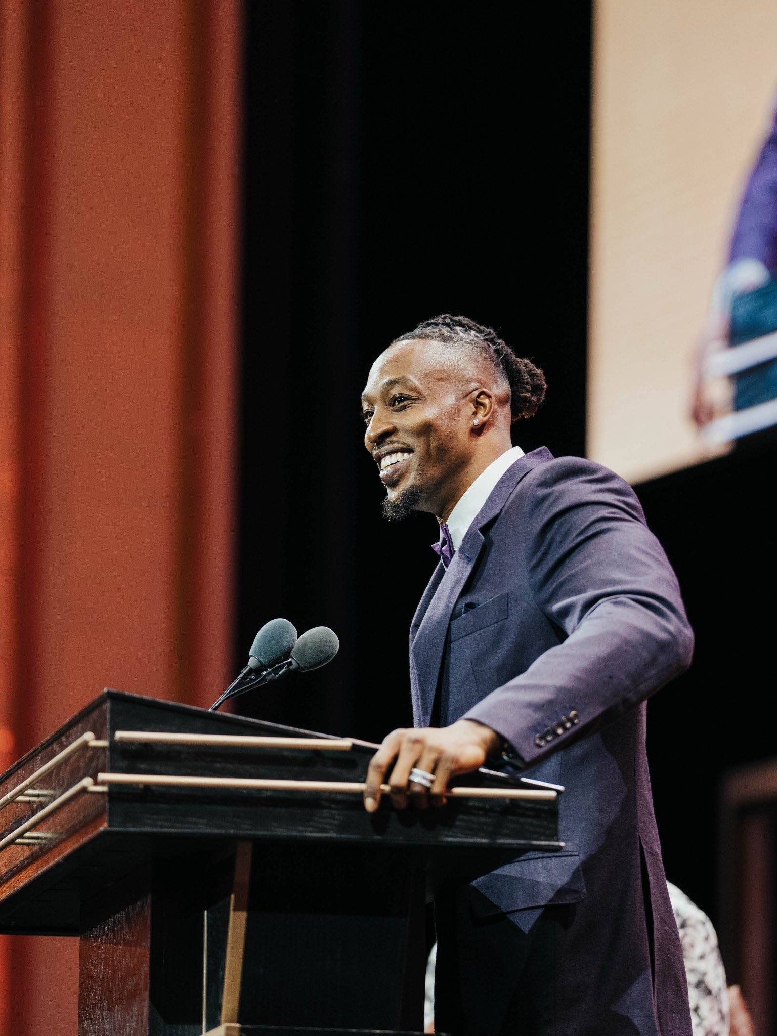 国际米兰训练开放日，冲刺阶段内部沟通引欢呼，足总杯在即，赛程密集仍需轮换-开云体育